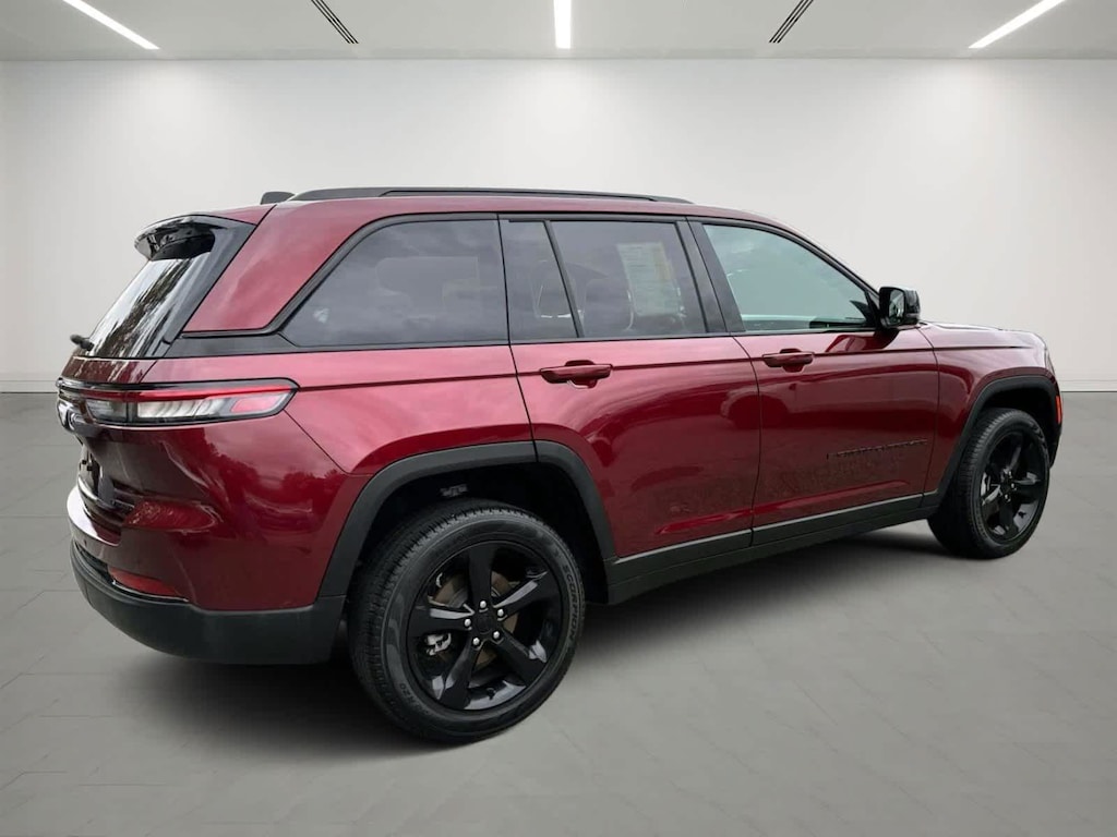 Used 2024 Jeep Grand Cherokee Limited 4x4