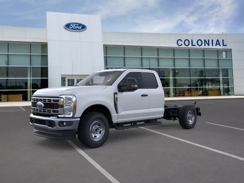 2026 Ford F-350 XL 4x4 SuperCab 168-In SRW's photo
