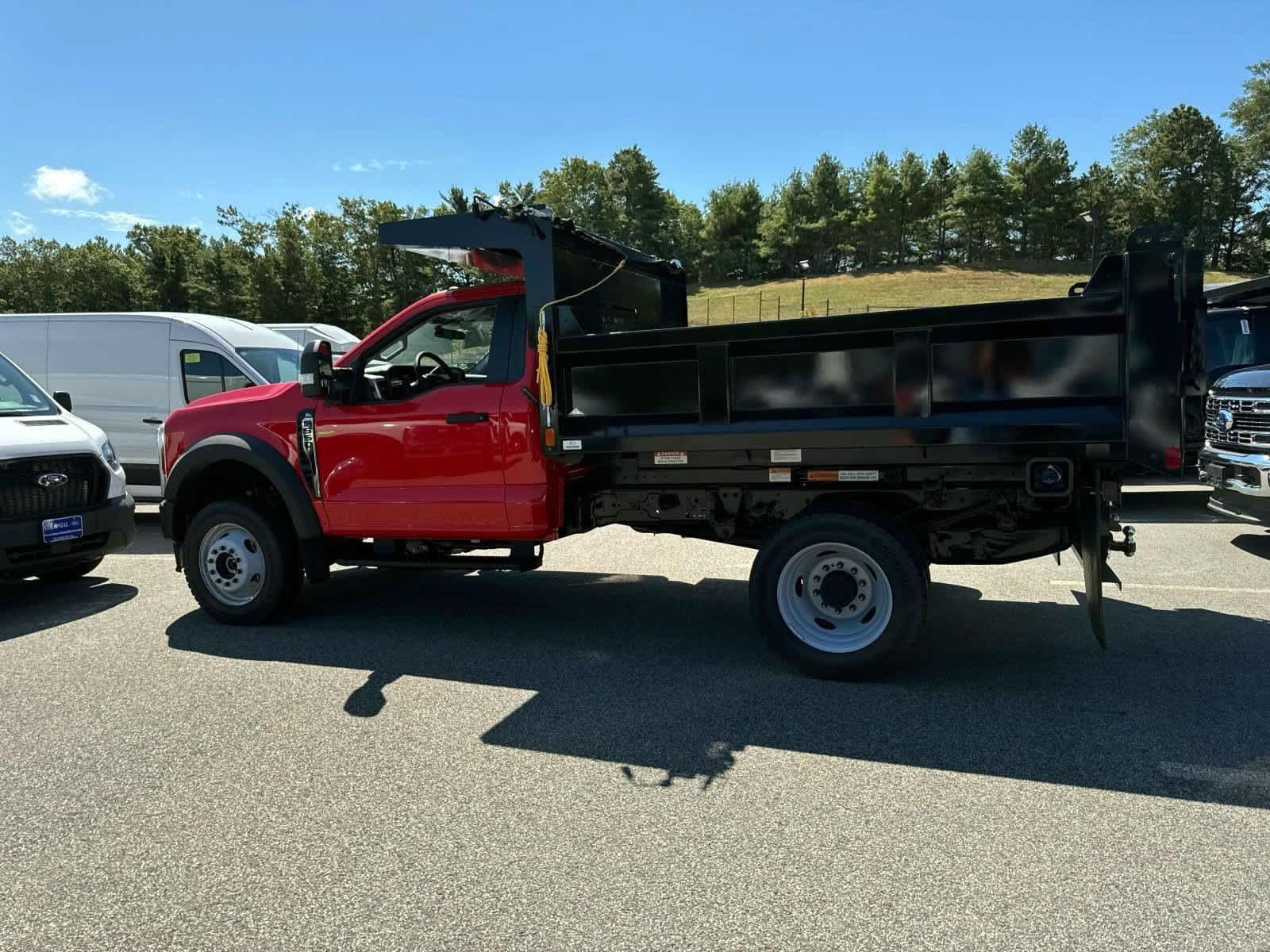 2025 Ford F-550 photo 3