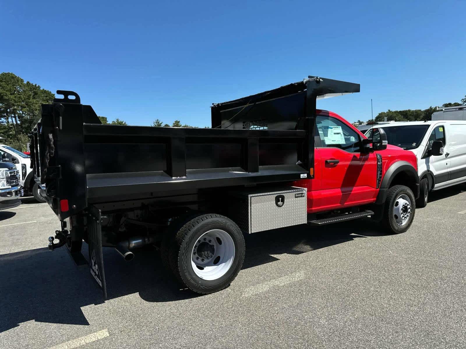 2025 Ford F-550 photo 4
