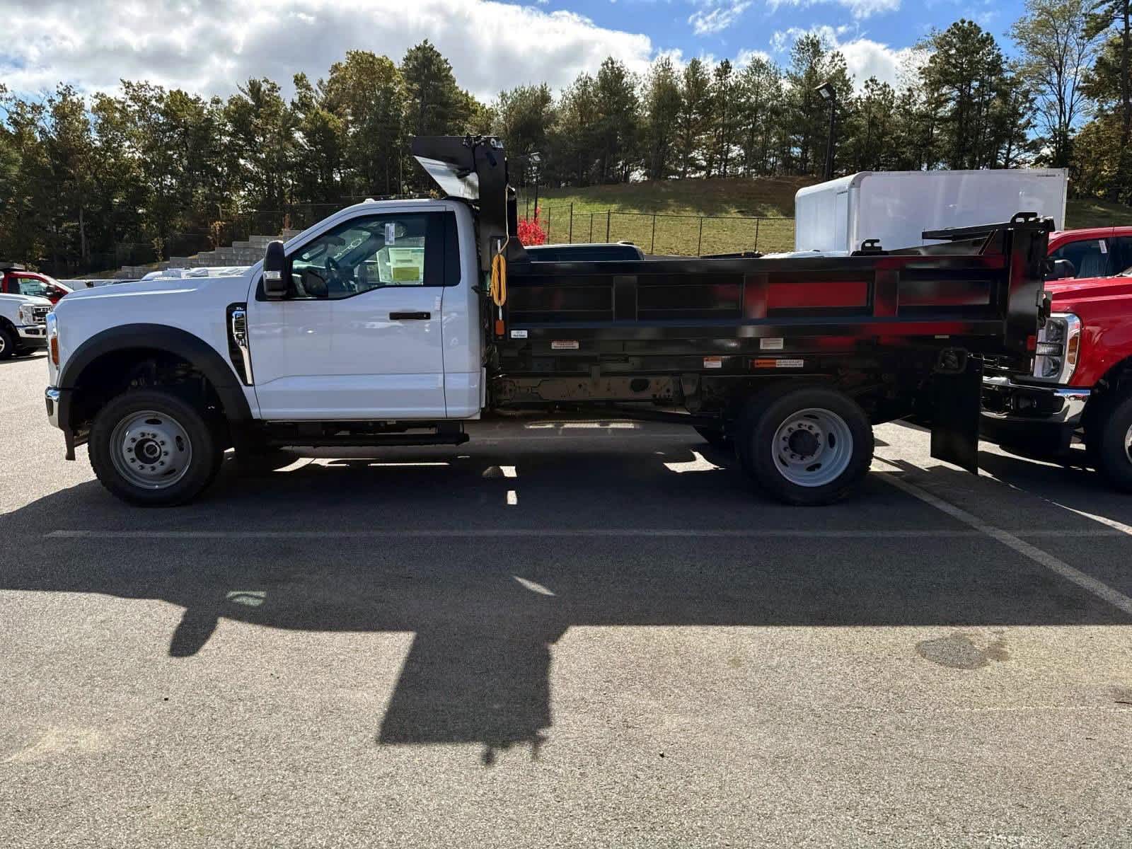 2025 Ford F-550 photo 2