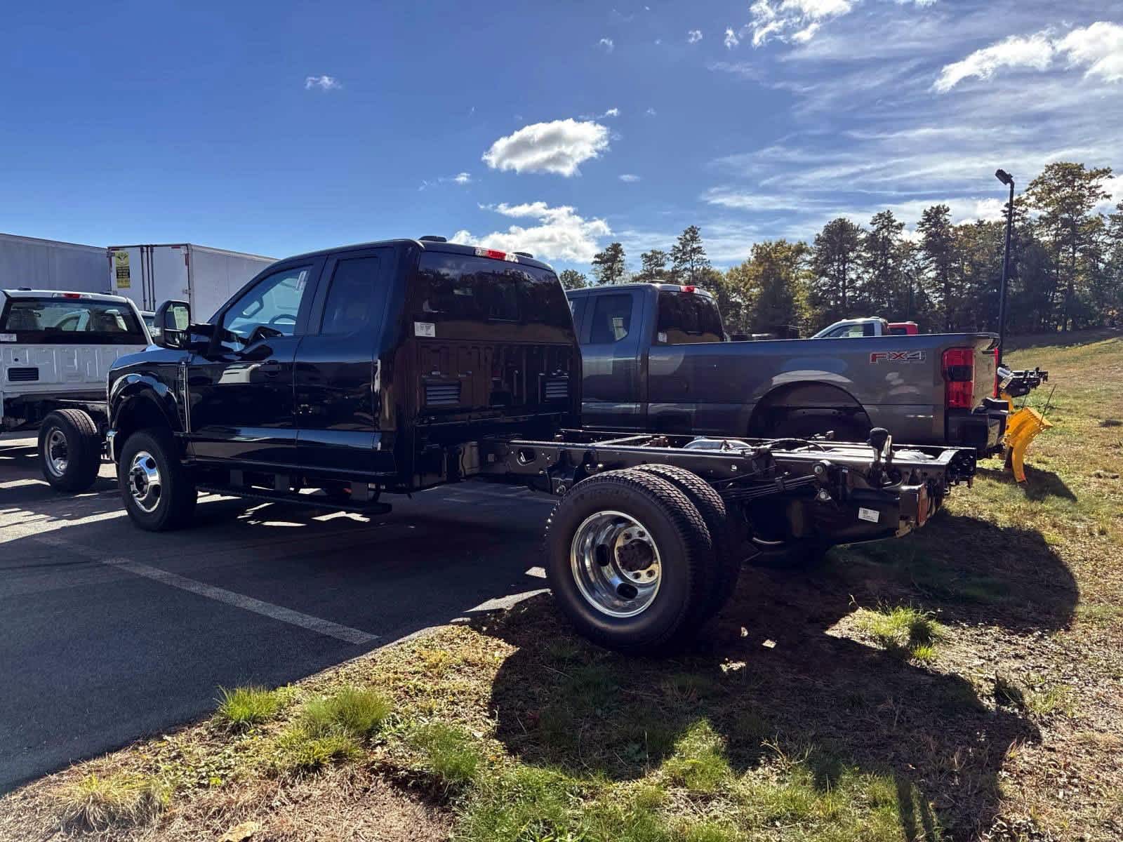 2026 Ford F-350 photo 2