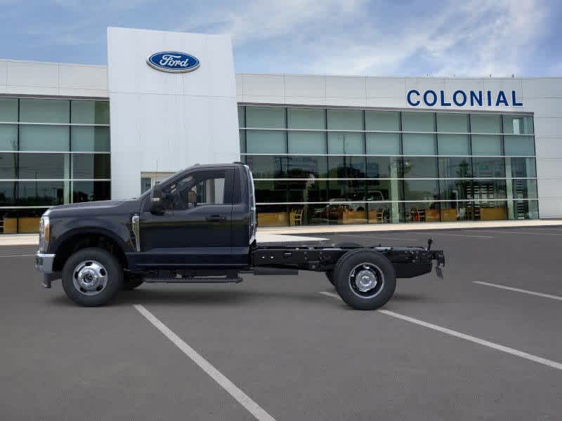 2025 Ford F-350 photo 2
