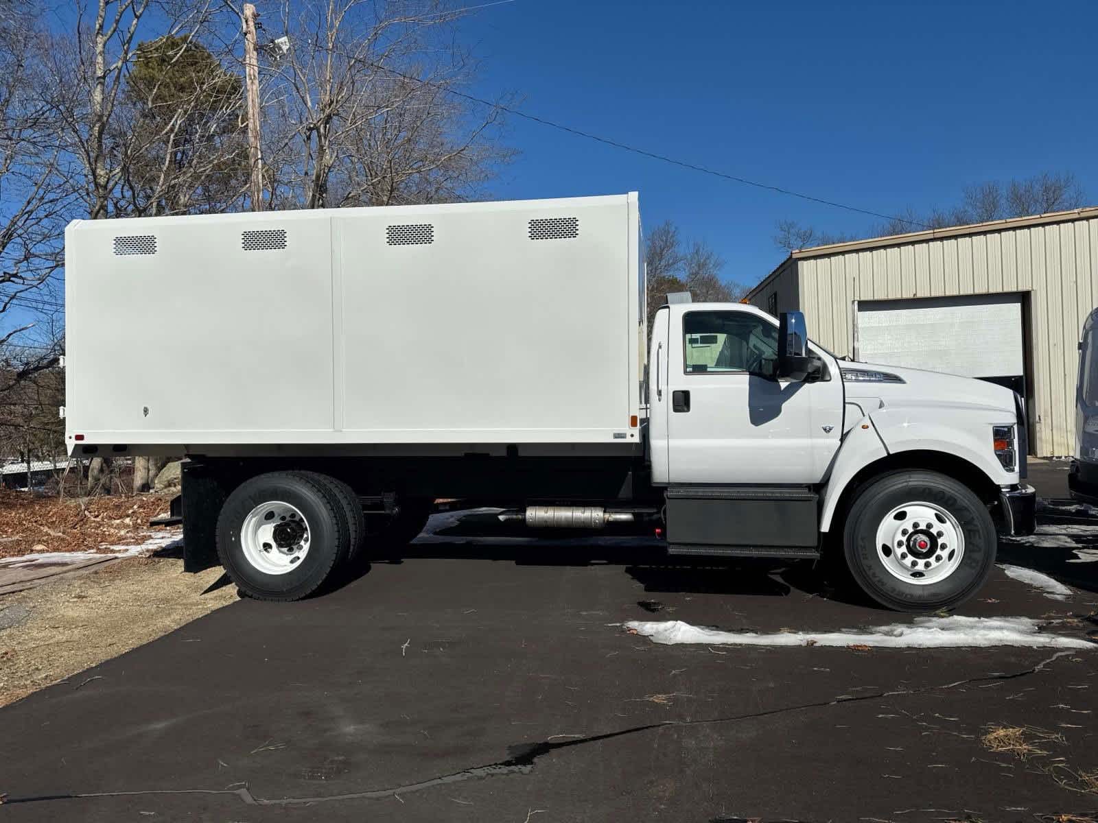 2025 Ford F-750 Regular Cab photo 4