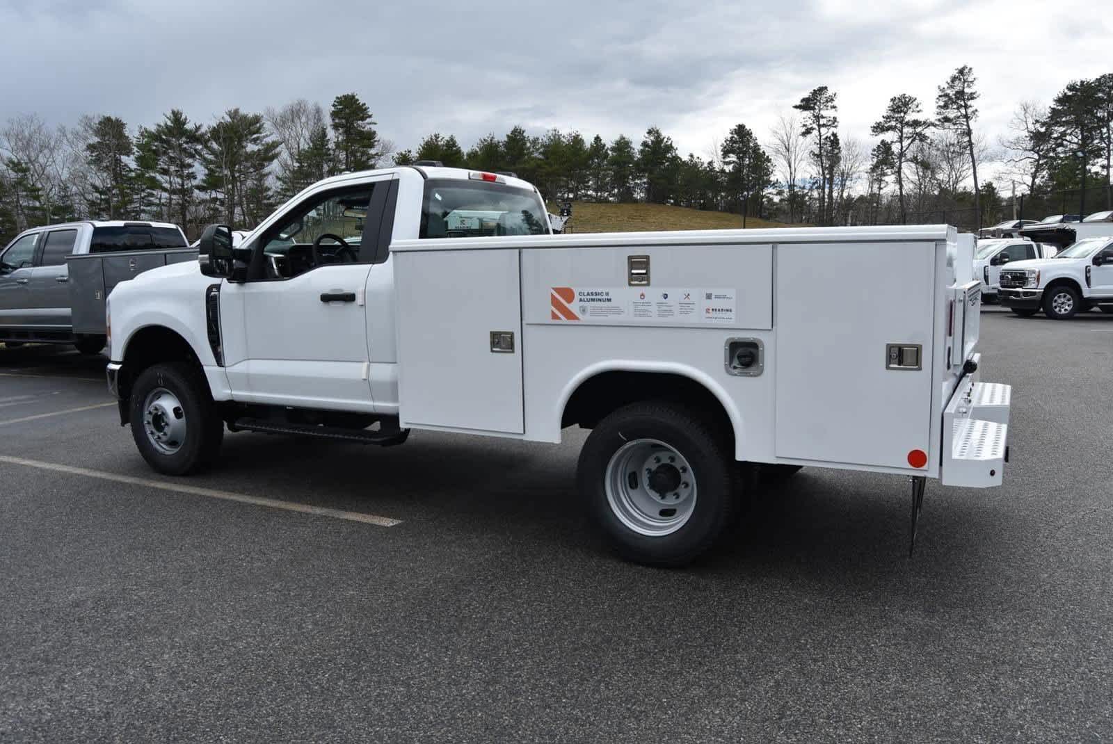 2023 Ford F-350 photo 3