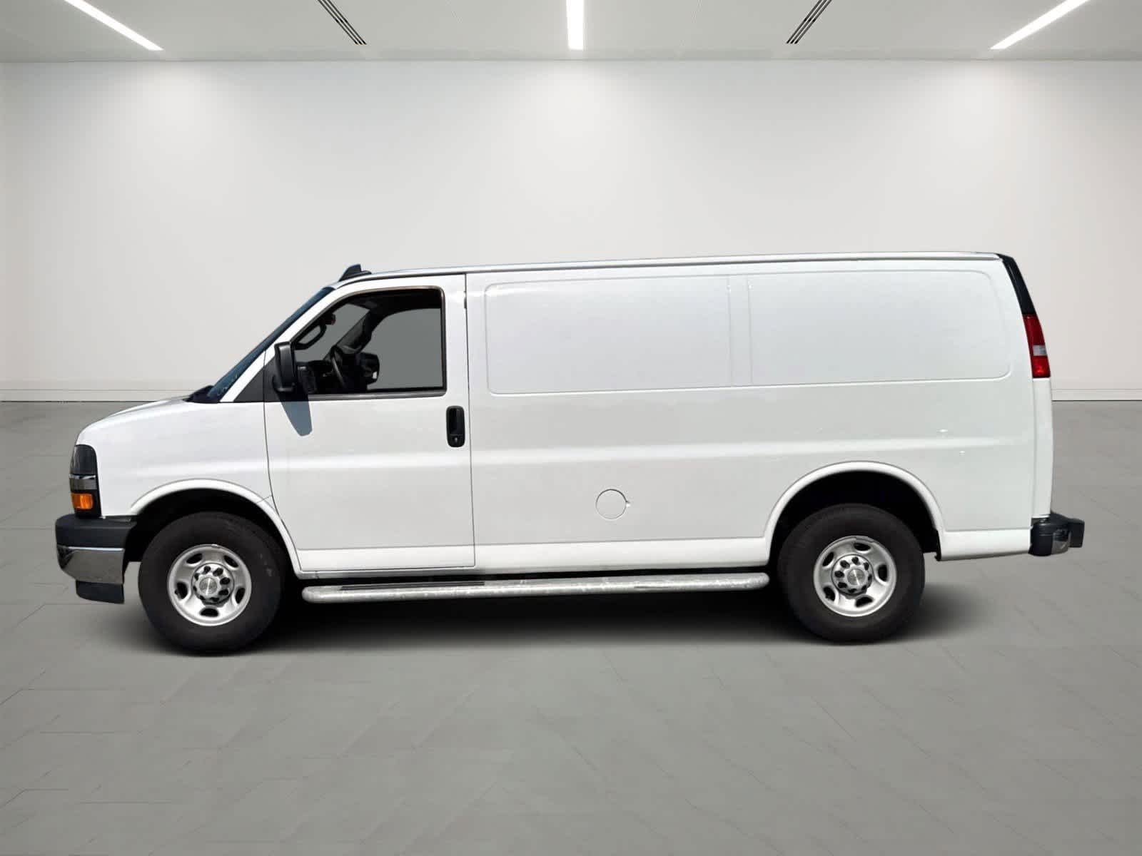 2024 Chevrolet Express 2500 Cargo photo 2
