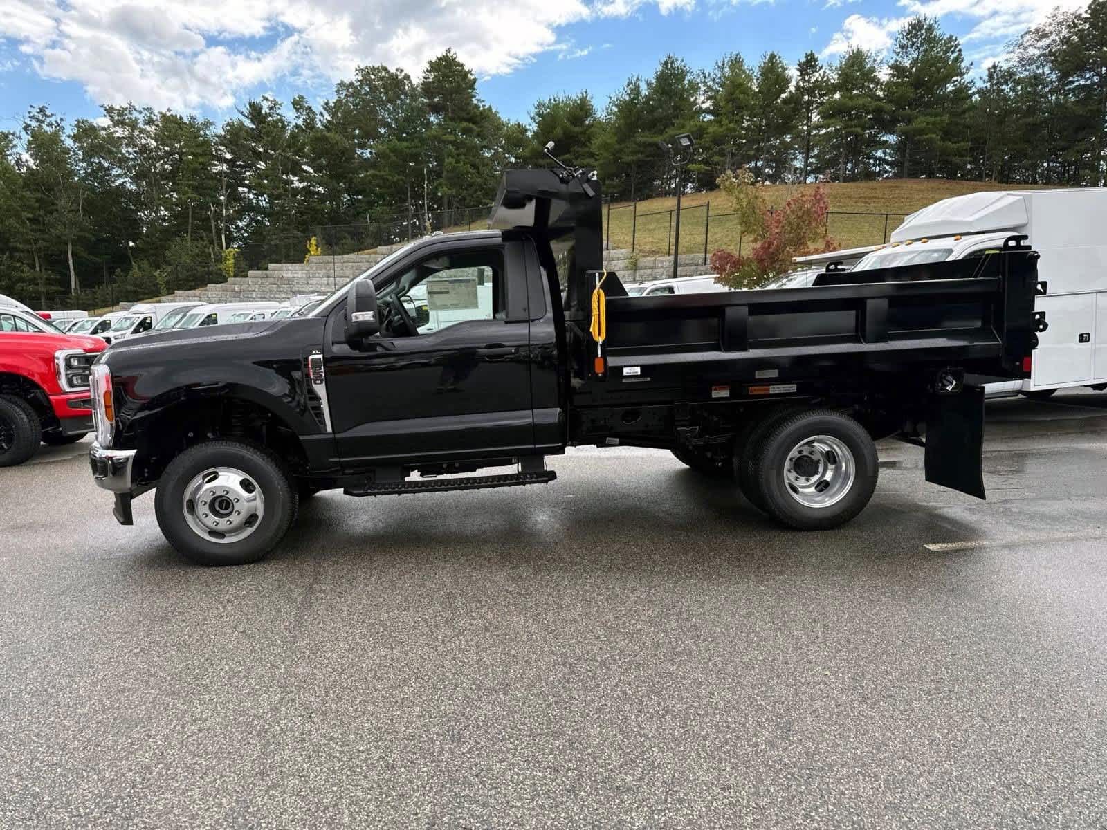 2025 Ford F-350 photo 2