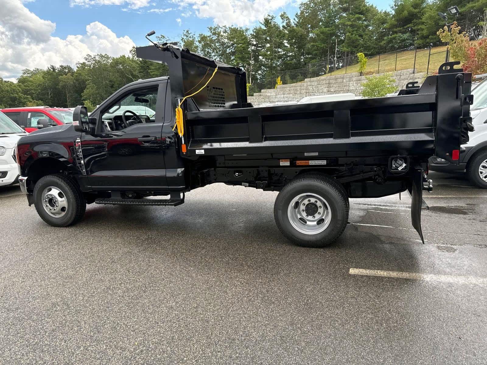 2025 Ford F-350 photo 3