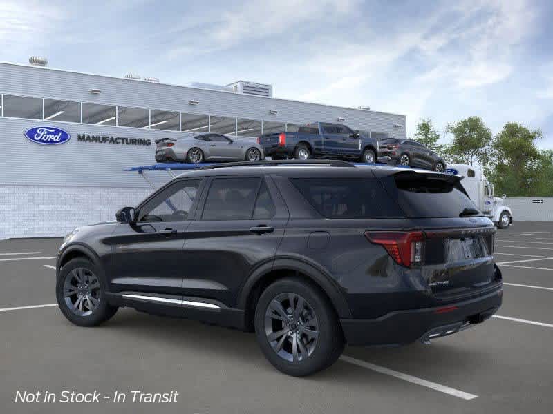2025 Ford Explorer photo 2