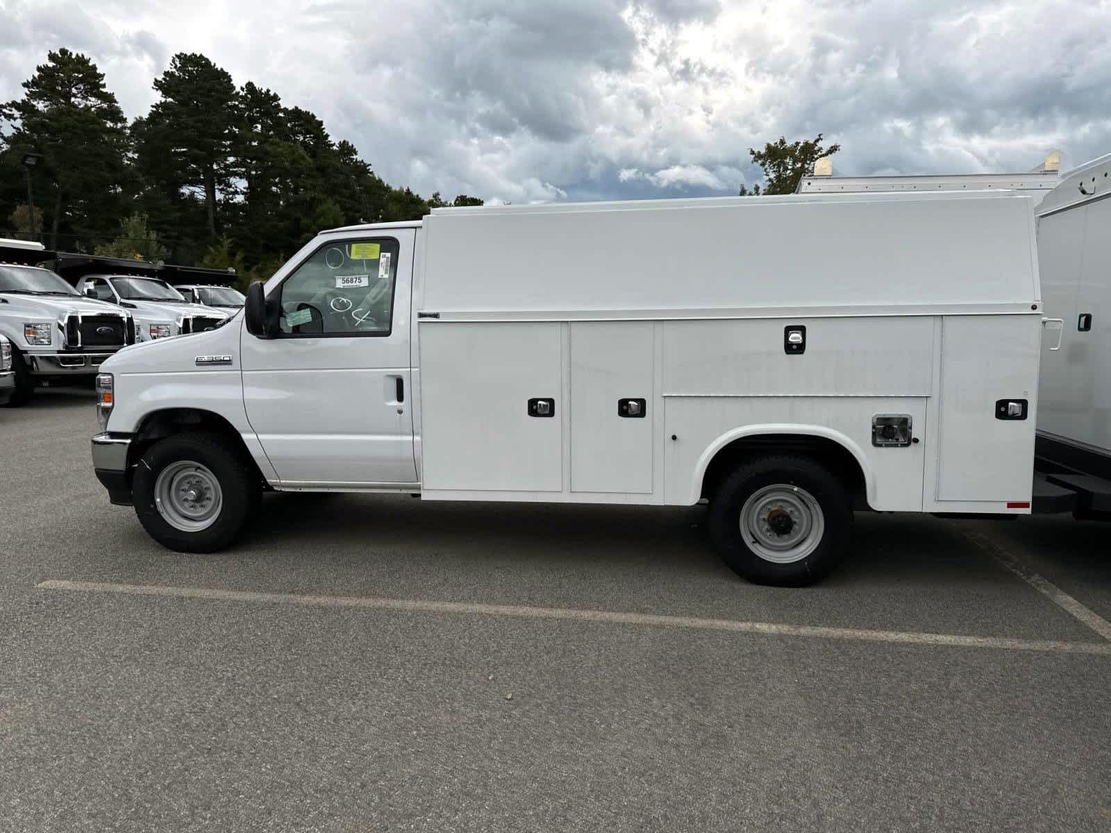 2025 Ford E-350 photo 2