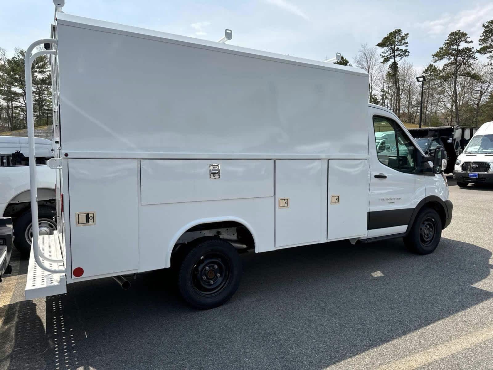 2024 Ford Transit photo 2