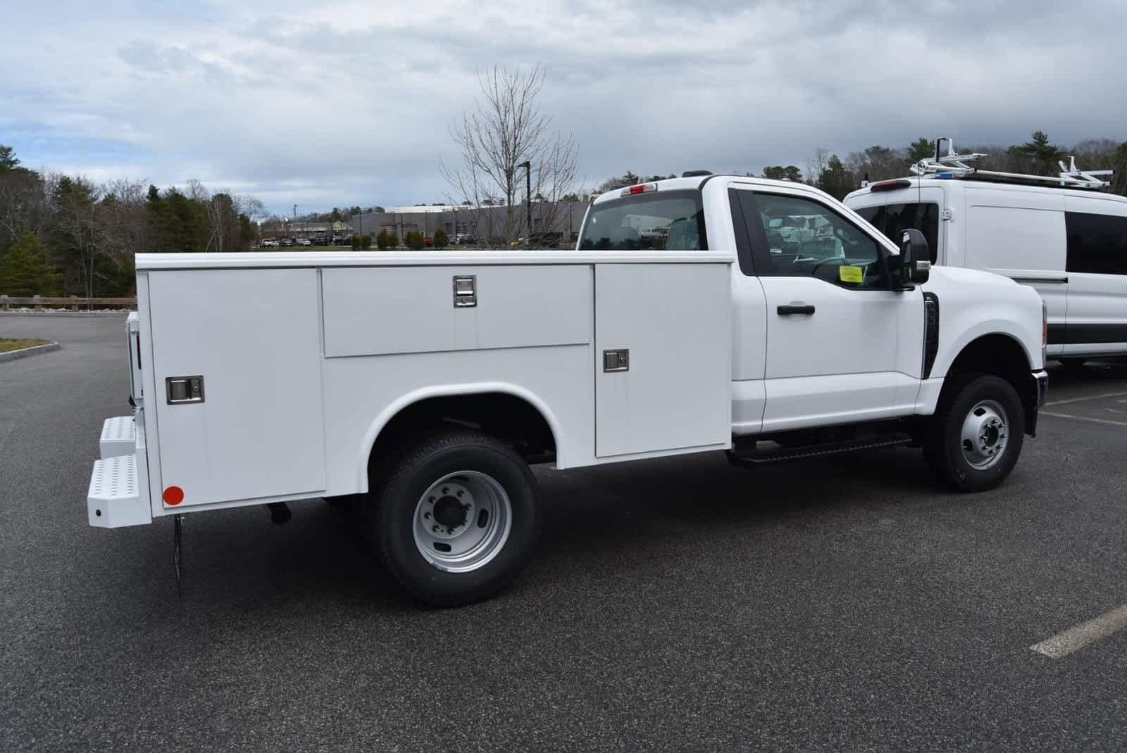 2023 Ford F-350 photo 4