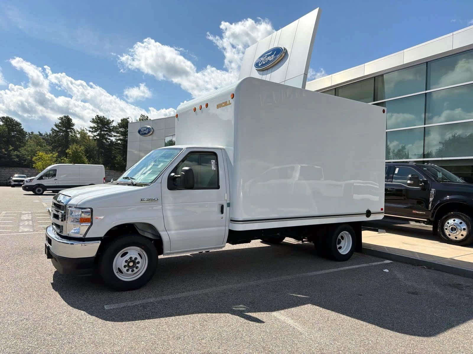 2027 Ford E-350 Cutaway Truck