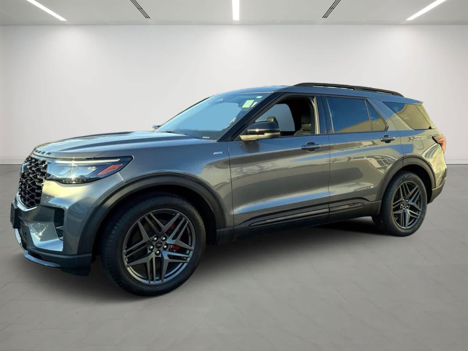 2025 Ford Explorer ST-LINE's photo