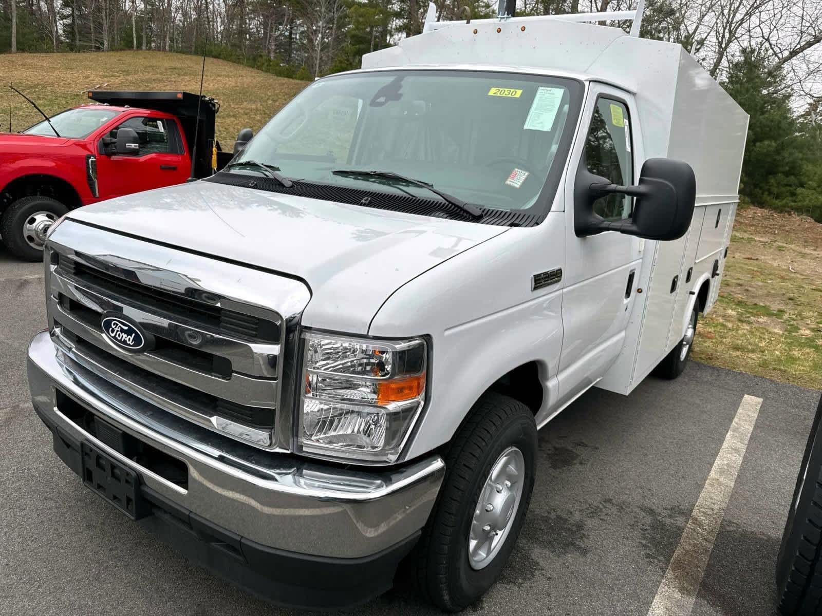 2026 Ford E-Series SRW E-350 Super Duty 138 in WB's photo