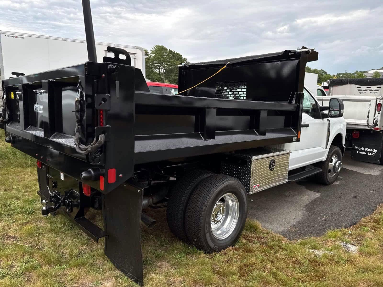 2025 Ford F-350 photo 3