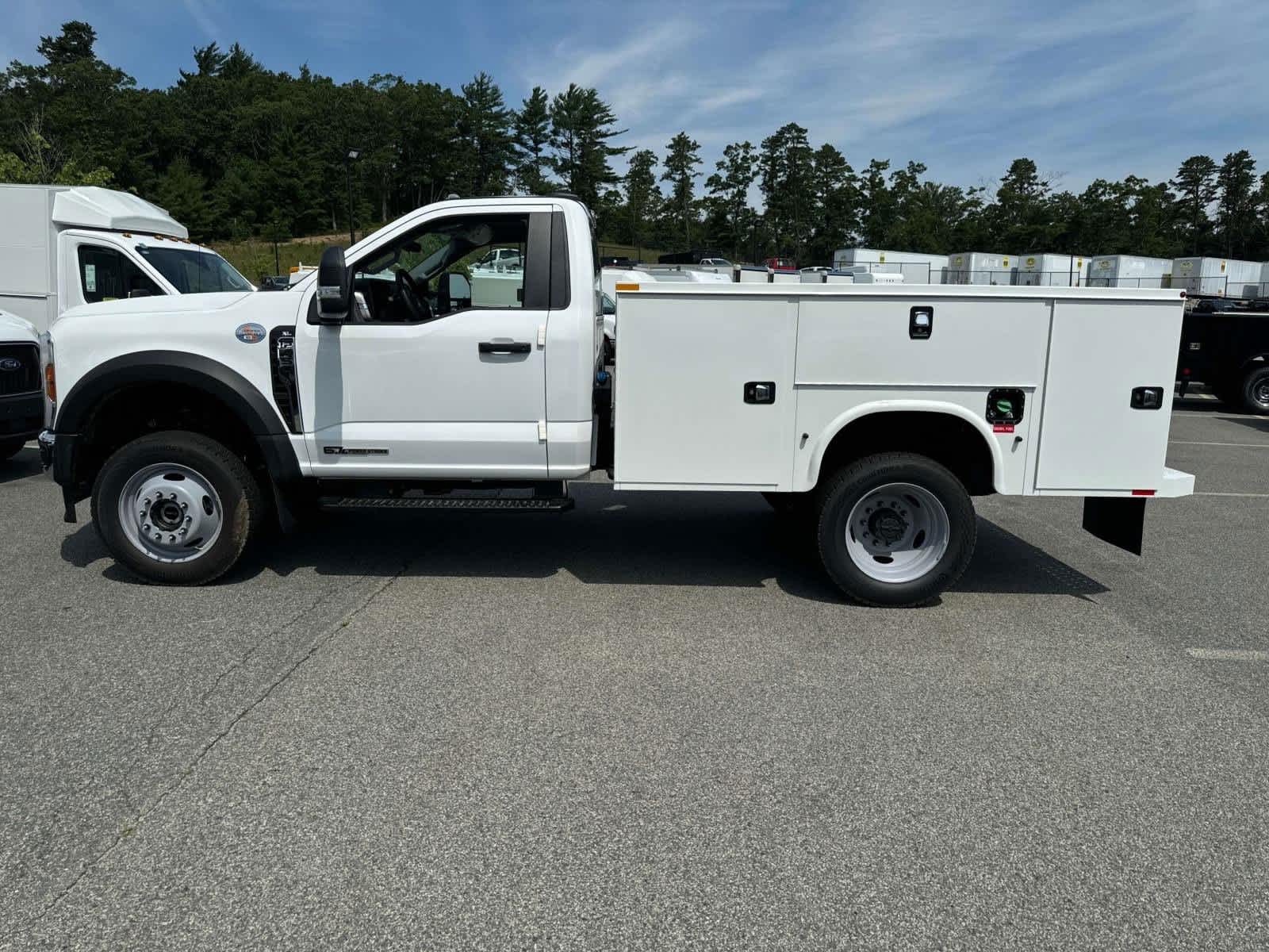 2024 Ford F-450 photo 2