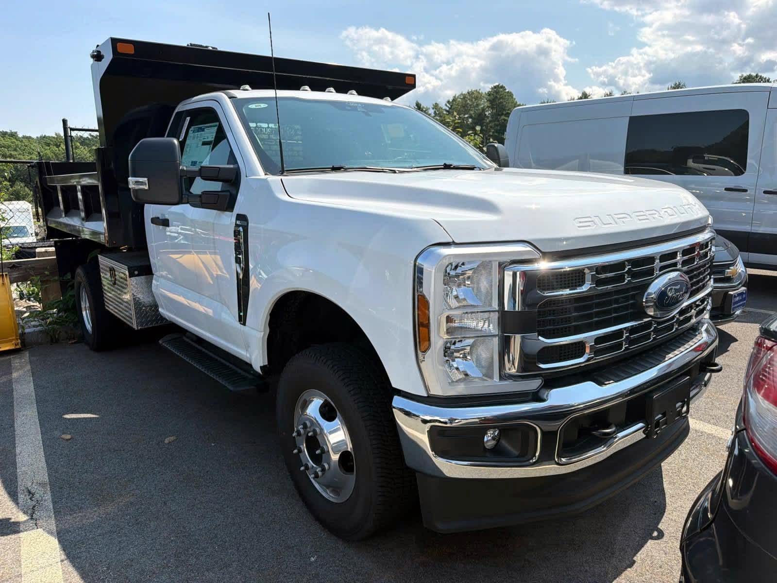 2026 Ford F-350 Super Duty Chassis Cab XL - Photo 2