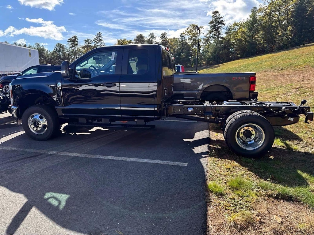 New 2026 Ford F-350 Chassis 4WD Supercab 168 WB 60 CA Truck Super Cab