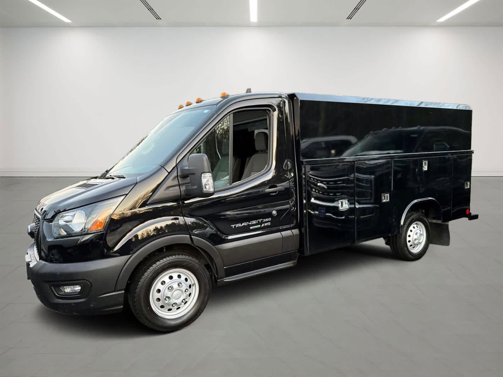 2023 Ford Transit Cutaway Base's photo