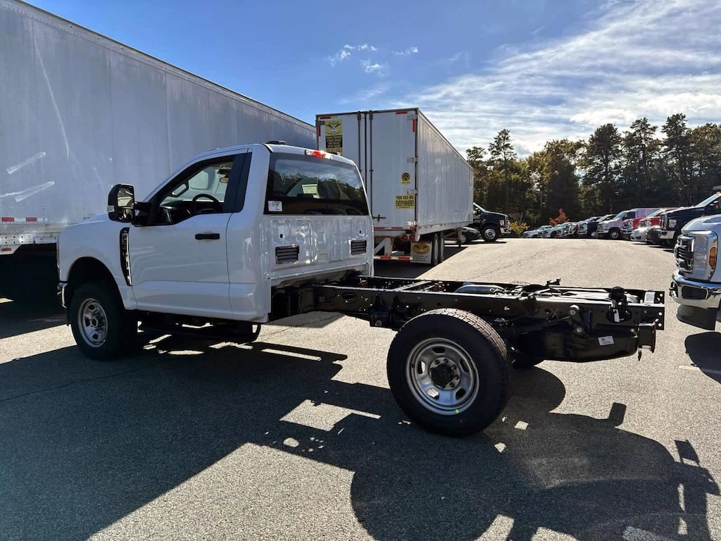 New 2026 Ford F-350 Chassis 4WD Reg Cab 145 WB 60 CA Truck Regular Cab
