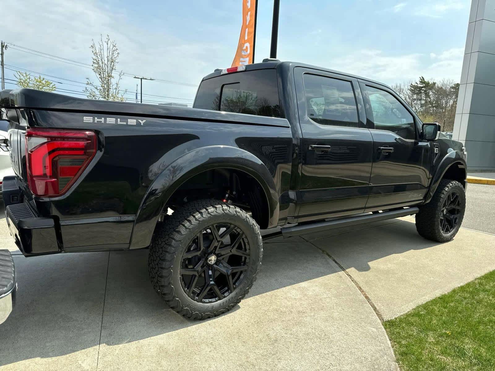 2025 Ford F-150 Lariat photo 3
