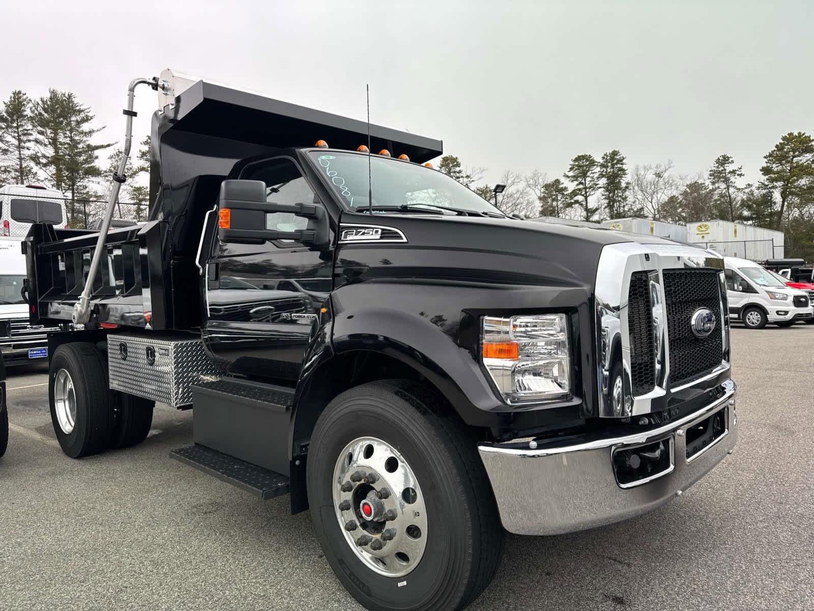 2025 Ford F-750 Regular Cab photo 3