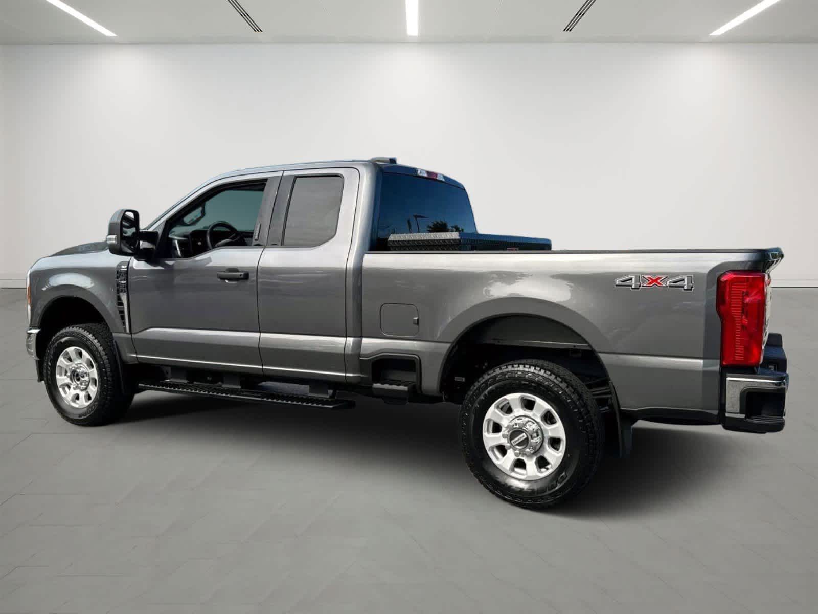 2024 Ford F-250 XLT photo 3