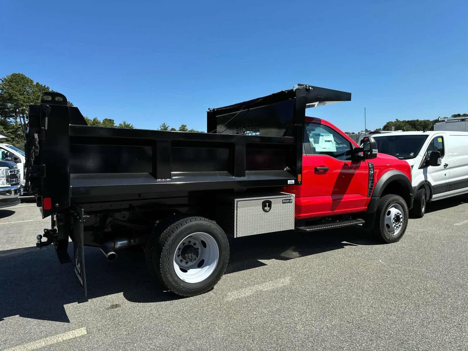 2024 Ford F-550 photo 3