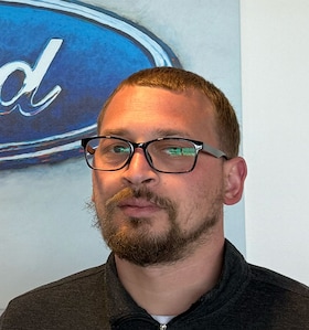 Staff member Shayne Dextradeur from ID_48b059ac5b2e
