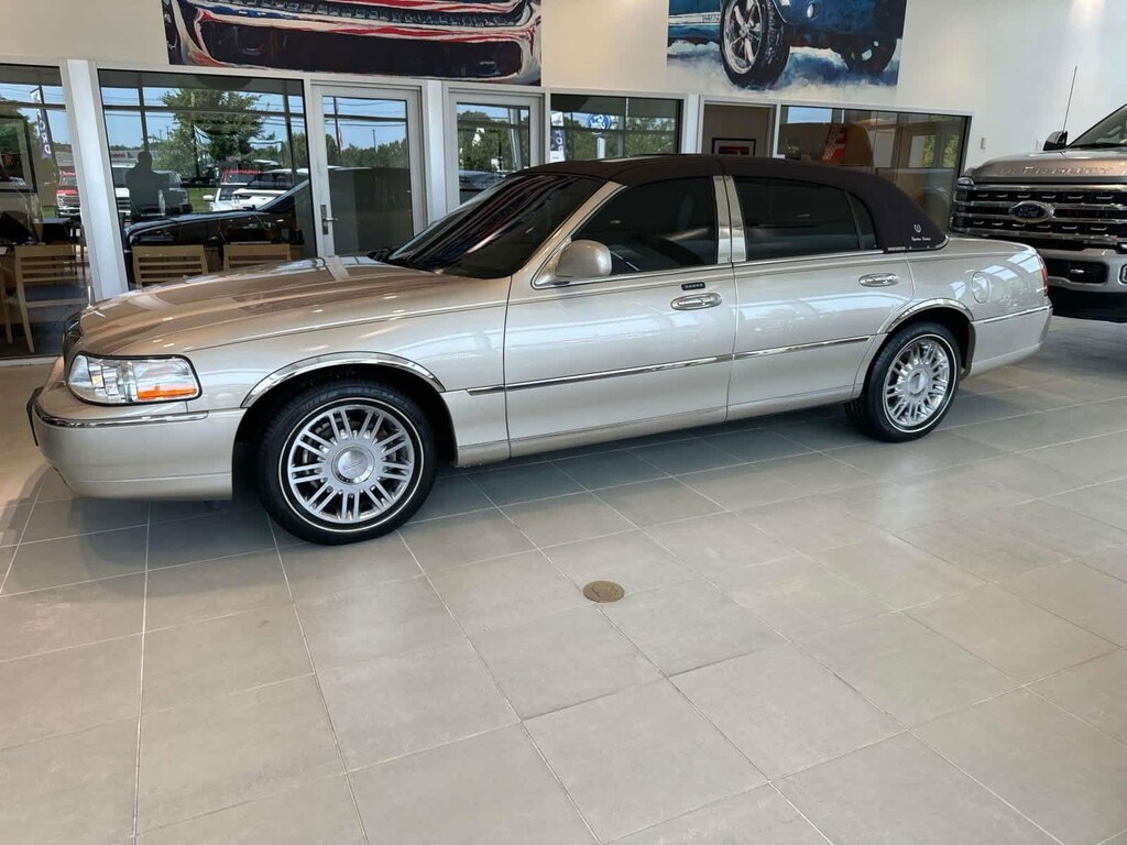 Used 2007 Lincoln Town Car For Sale at Colonial Ford of Plymouth VIN