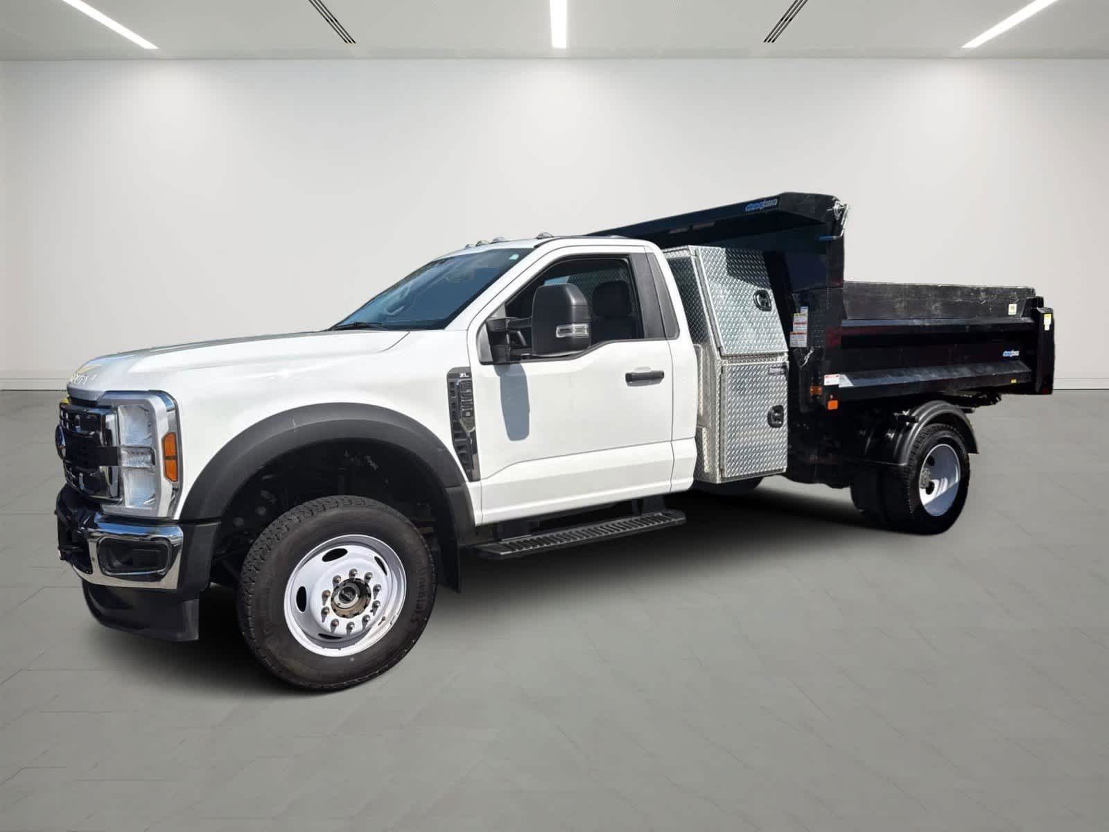 2024 Ford F-550 Super Duty Chassis Cab XL's photo