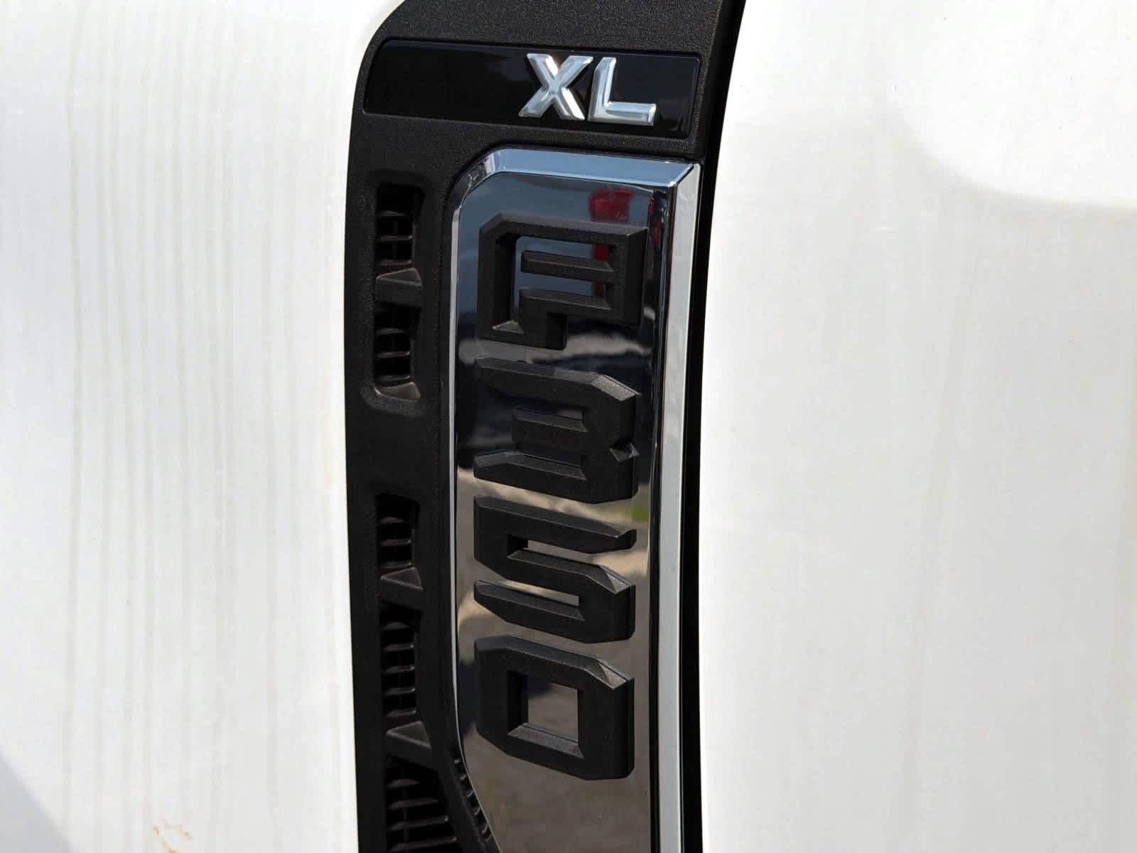 2026 Ford F-350 Super Duty Chassis Cab XL - Photo 4