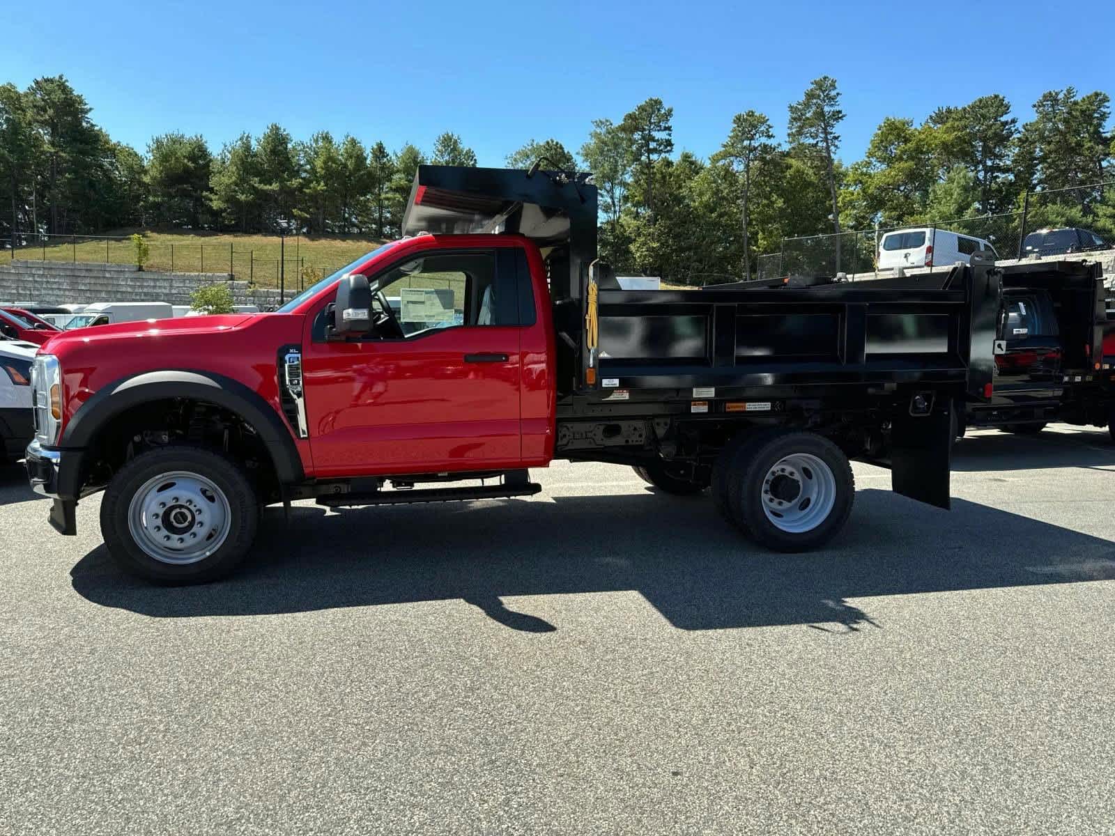 2025 Ford F-550 photo 2