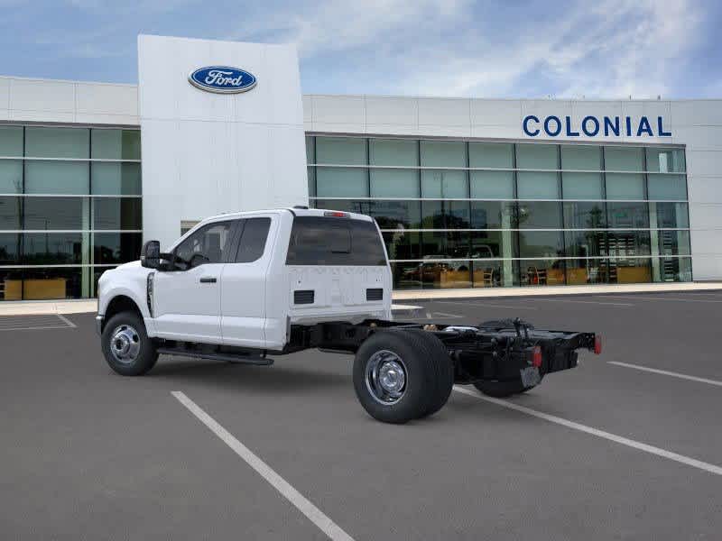 2025 Ford F-350 photo 3