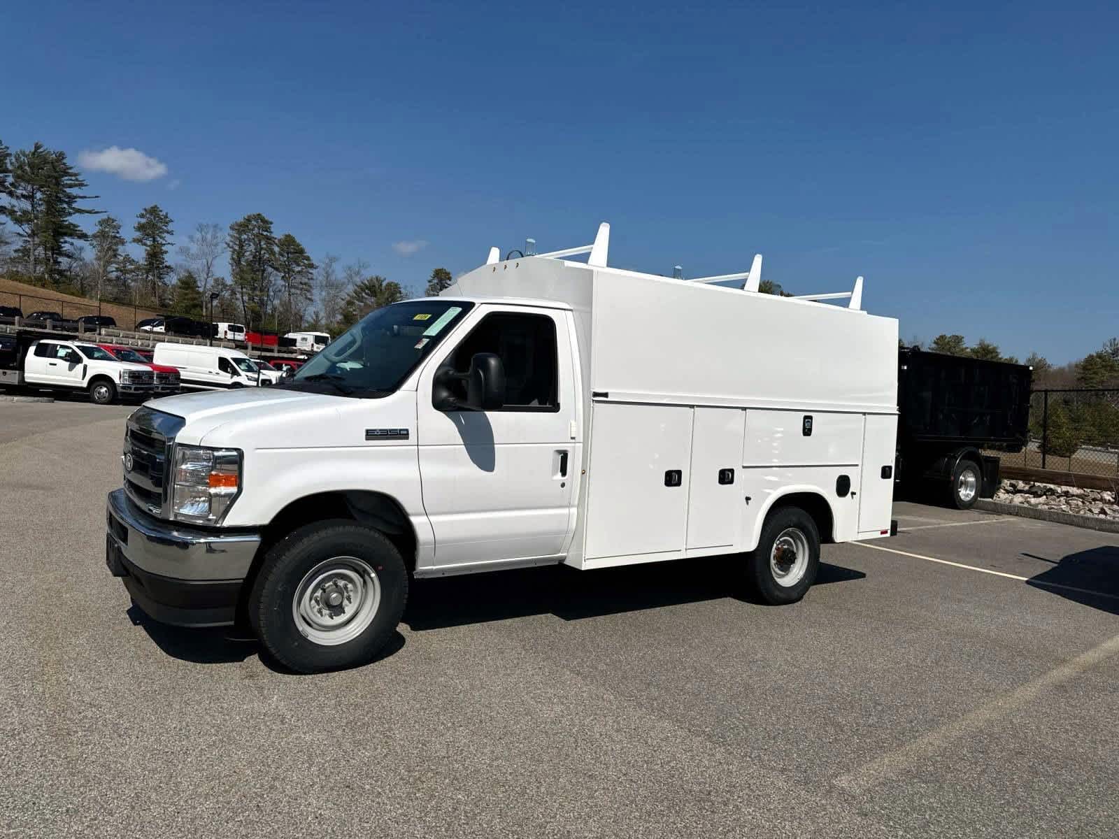 2026 Ford E-Series SRW E-350 Super Duty 138 in WB's photo