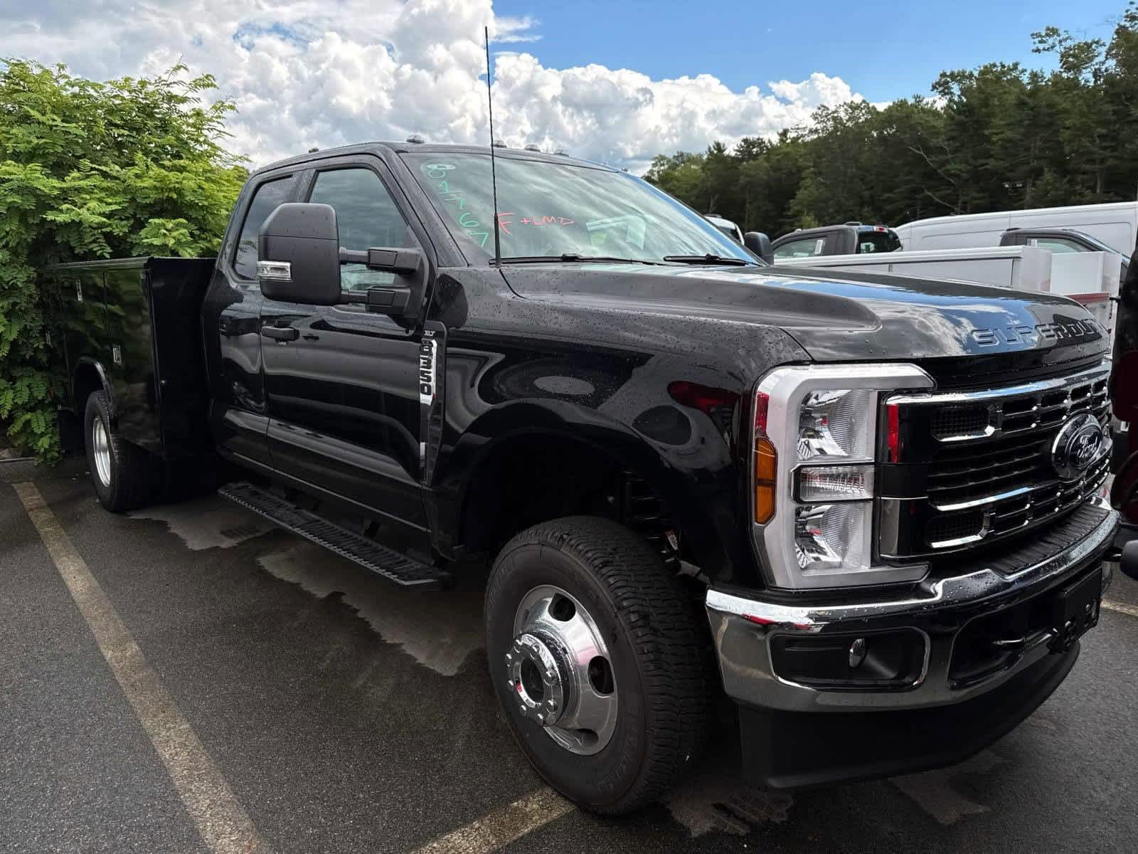 2024 Ford F-350 photo 2
