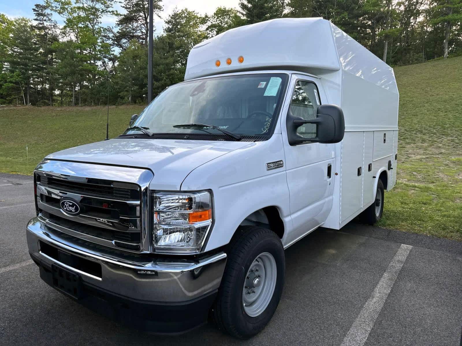 2026 Ford E-Series SRW E-350 Super Duty 138 in WB's photo