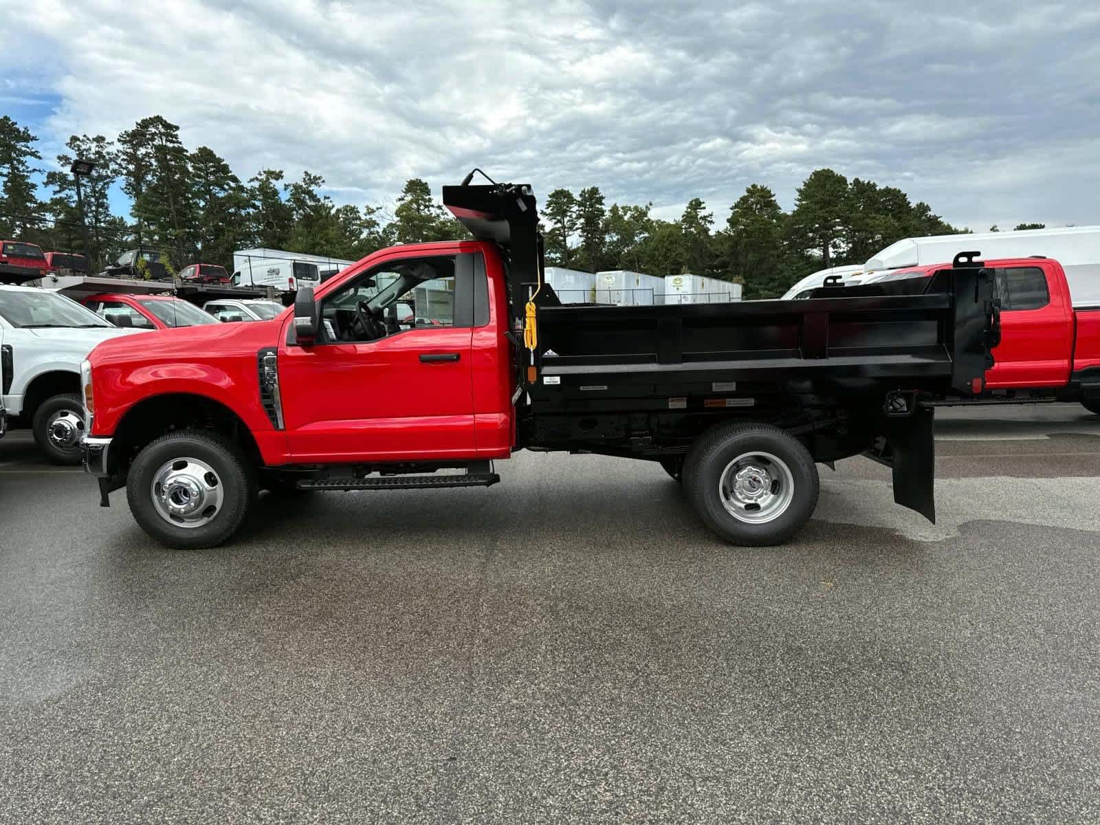 2025 Ford F-350 photo 2
