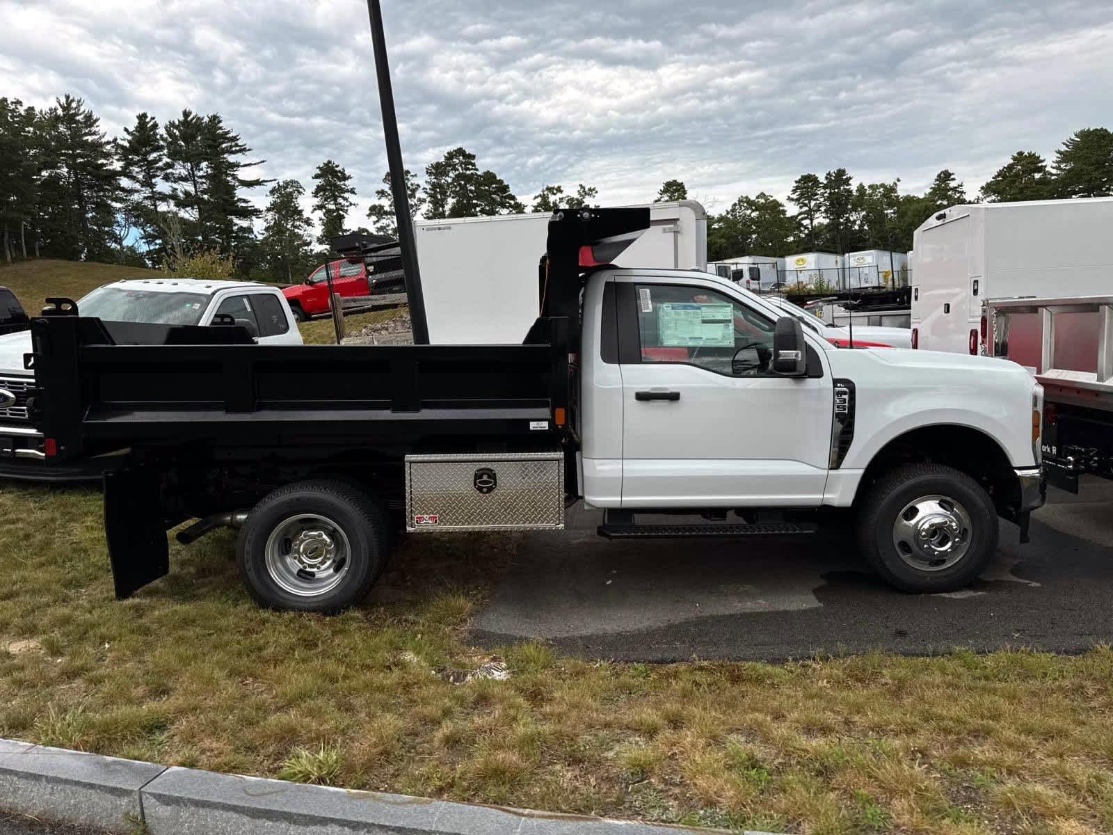 2025 Ford F-350 photo 4