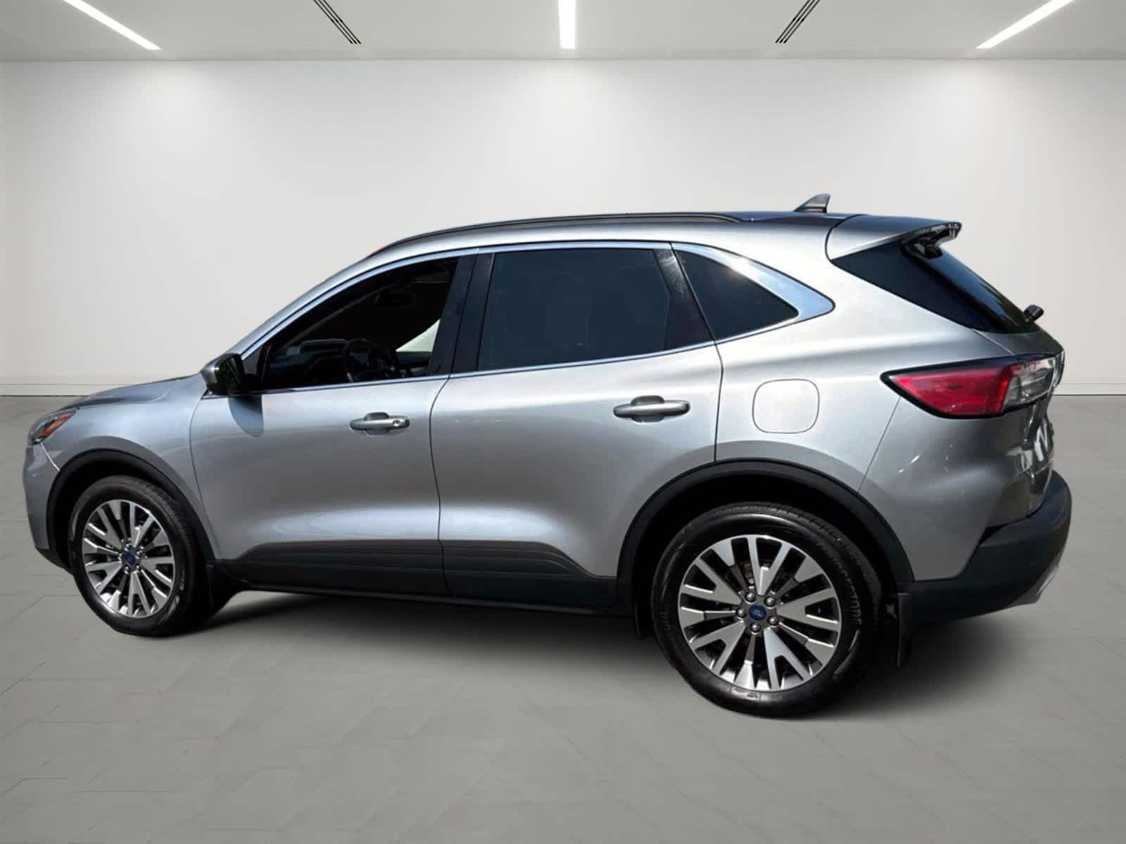 2022 Ford Escape Titanium photo 3
