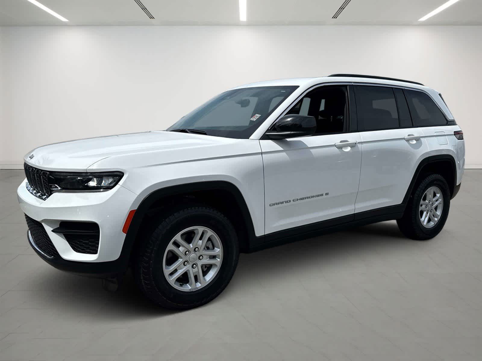 2024 Jeep Grand Cherokee Laredo 4x4's photo