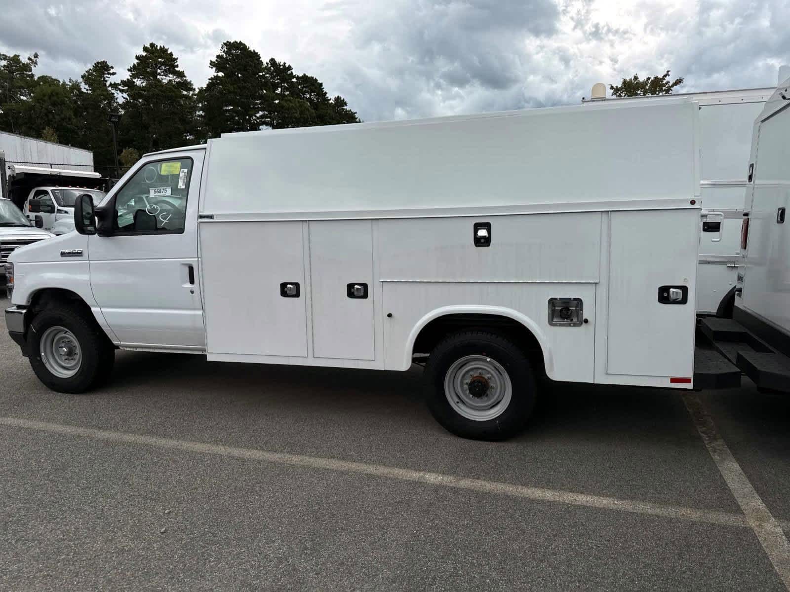 2025 Ford E-350 photo 3