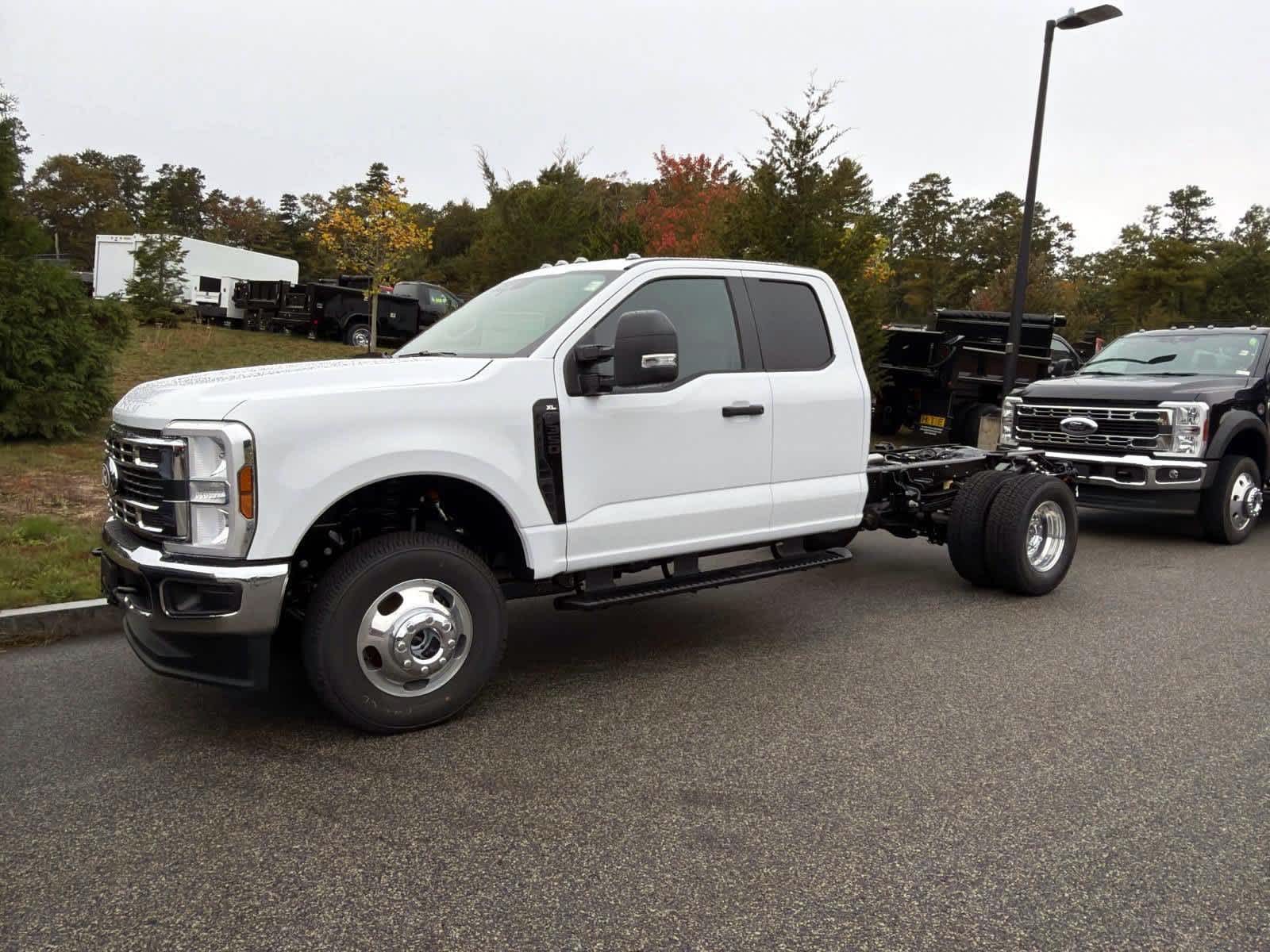 2027 Ford F-350 Chassis 4WD Supercab 168 WB 60 CA Truck Super Cab