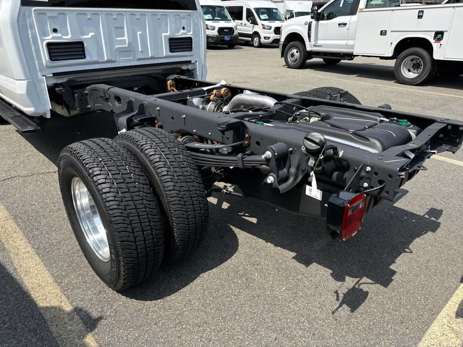 2024 Ford F-350 photo 2