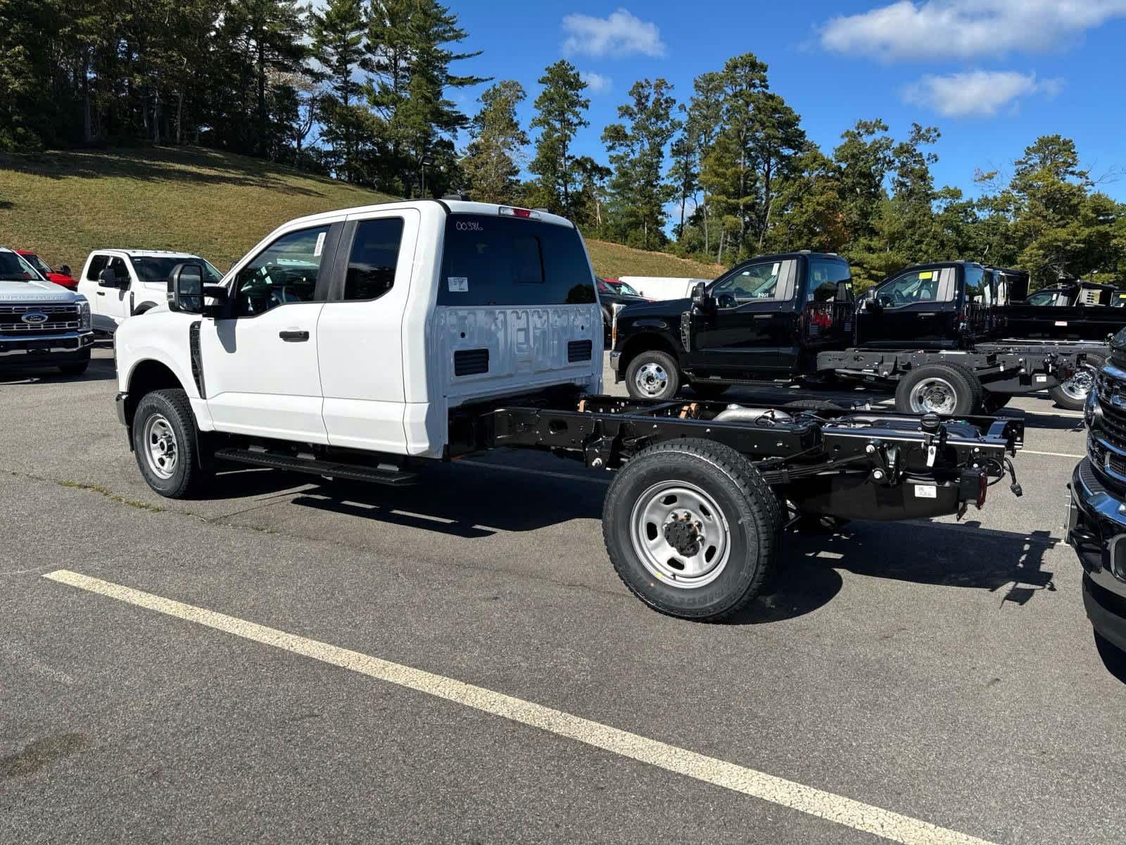 2026 Ford F-350 photo 3