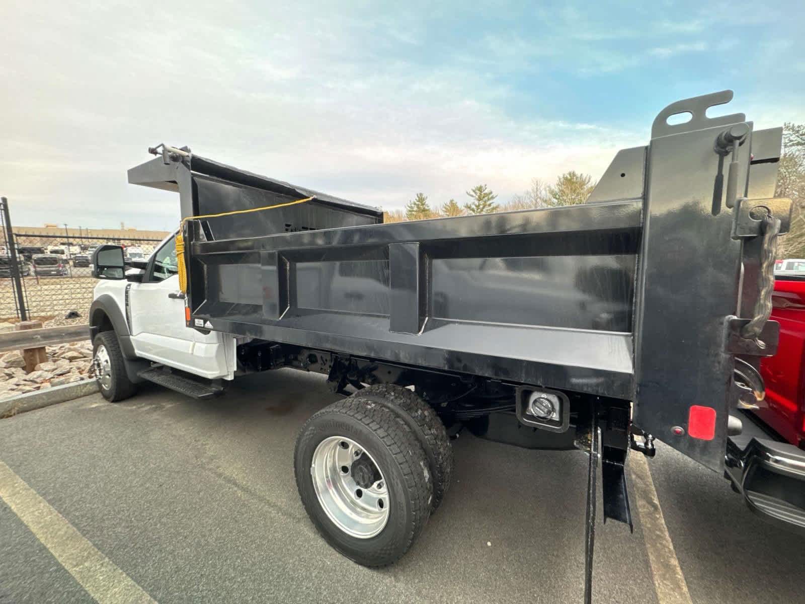 2024 Ford F-550 photo 2