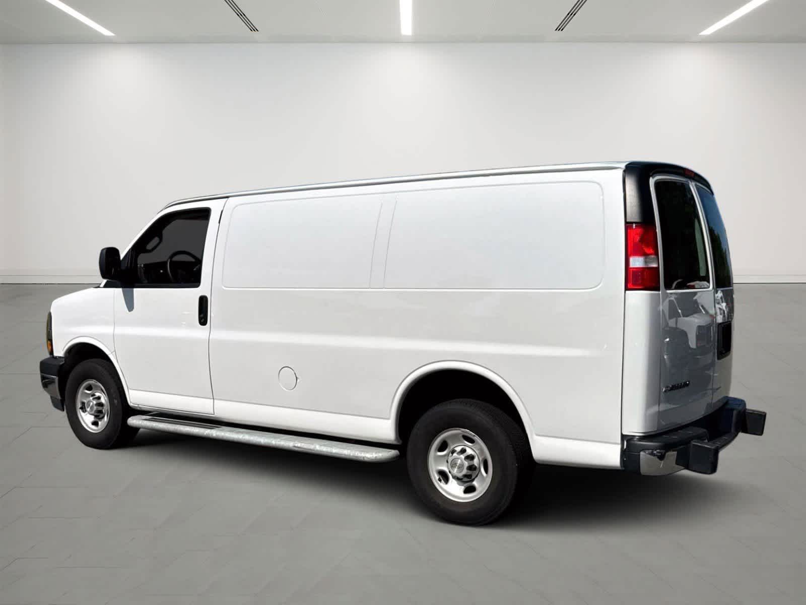 2024 Chevrolet Express 2500 Cargo photo 3
