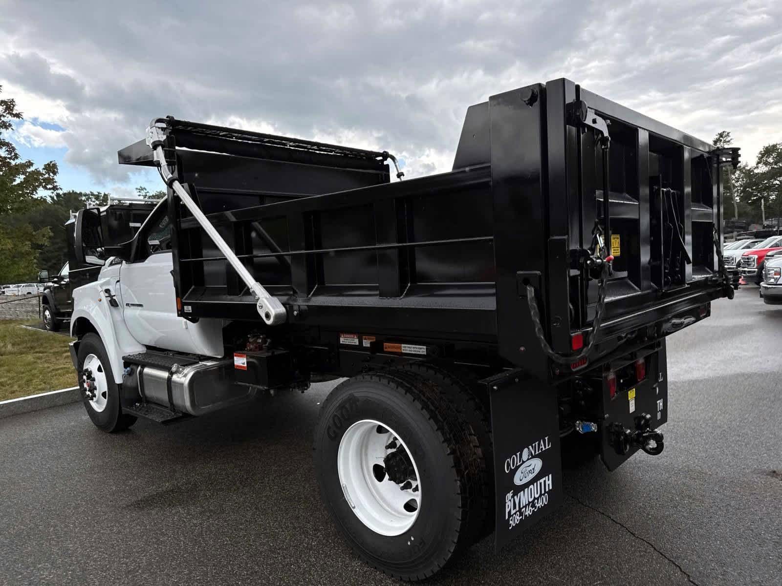 2025 Ford F-650 Regular Cab photo 3