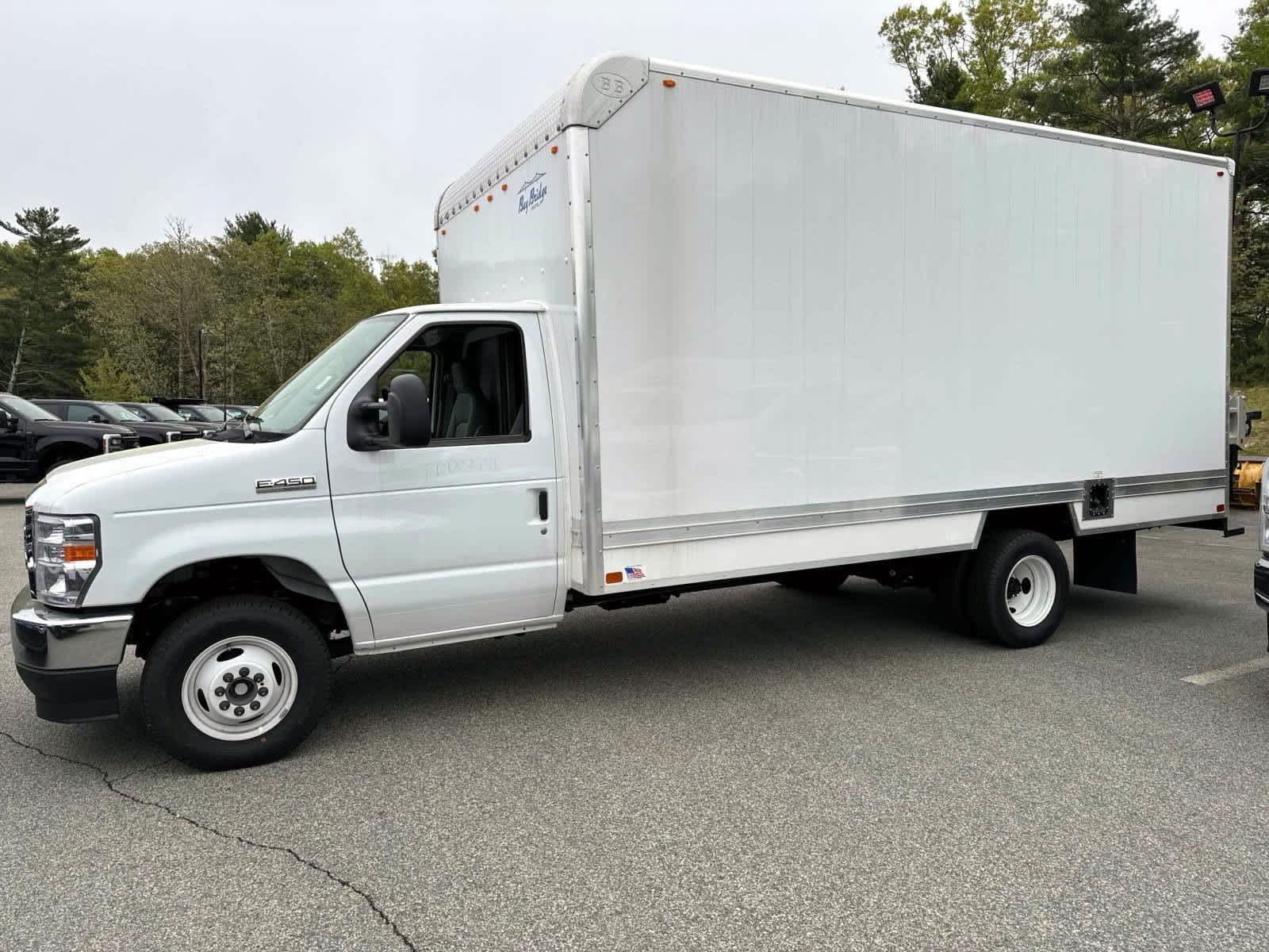 2026 Ford E-450 Cutaway photo 2